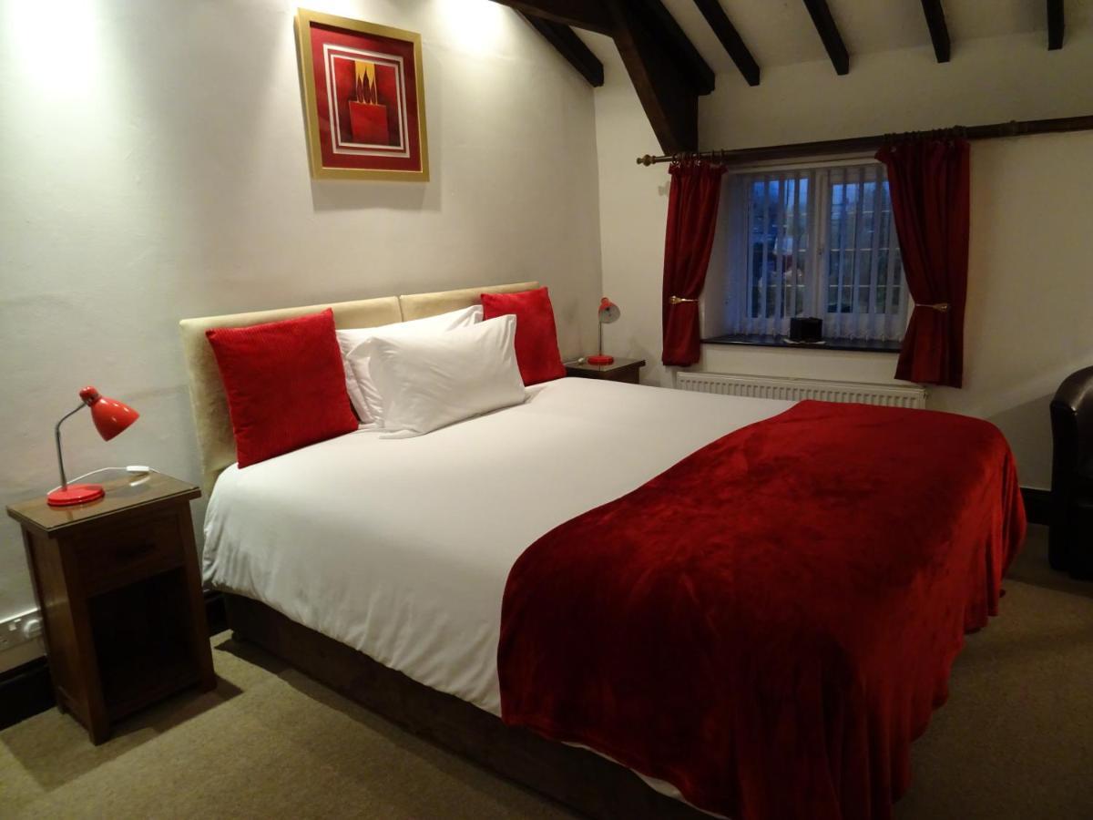 Bed and Breakfast Quiet Woman House Halstock Экстерьер фото