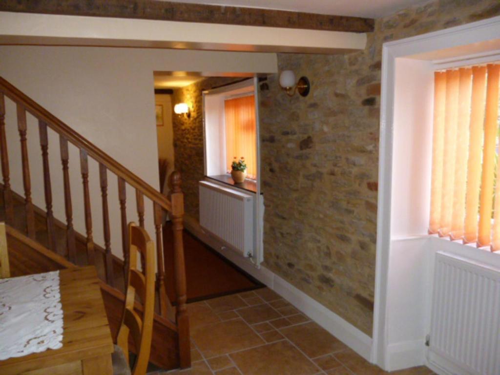 Bed and Breakfast Quiet Woman House Halstock Экстерьер фото