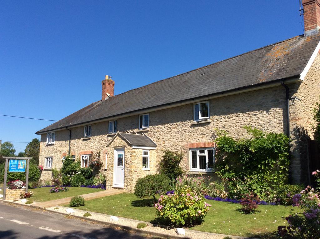 Bed and Breakfast Quiet Woman House Halstock Экстерьер фото
