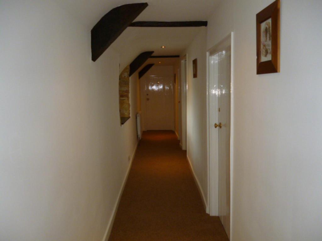 Bed and Breakfast Quiet Woman House Halstock Экстерьер фото